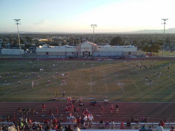 CBabcock_11's tweet image. #epfootball Big Bad Blue set to take on Big Red! Del Valle v Bel Air. #nc9ot