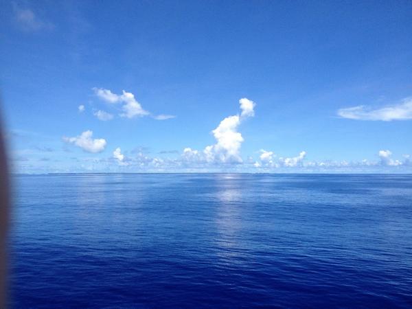 amaltr42's tweet photo. Caught sight of our first #OntongJava atoll! @SchmidtOcean http://t.co/x2Hyz8UpdN