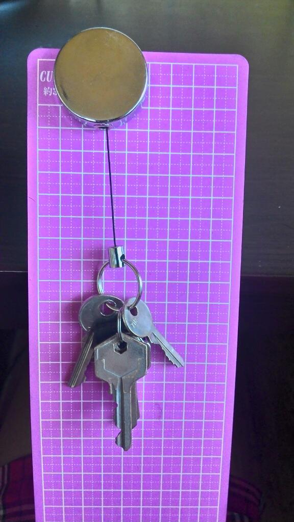 #bikehack for commuters on the go: retractable keyring clips for a quick #bike lock process. Carabiniers work too!