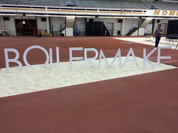 davidcapen's tweet image. Now that's an entrance sign! The hackers are close to arriving. #BoilerMake