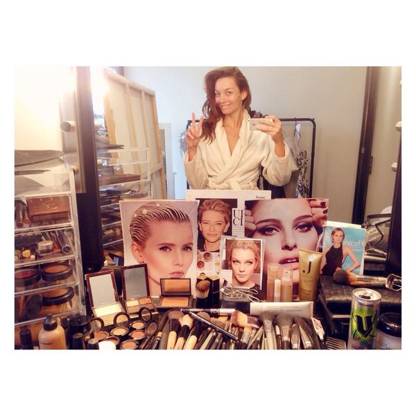 TheRickiLee's tweet image. Getting my glam on for the @atc_races today! Hopefully I&apos;ll see some of you down at @royalrandwick 🏇🏇🏇 #SydneySpring