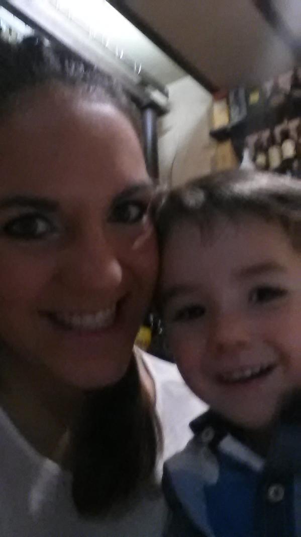 NoeliaVD89's tweet photo. Dsp d 1 buena cena d celebracion x l cumple d mama a descansar junto a st personaje k m tiene lokita, buenas noches ) http://t.co/qFgbzGOtCC