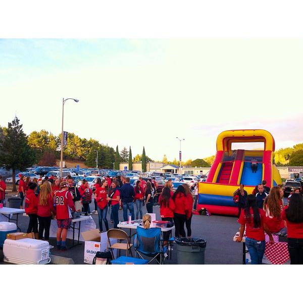 CampoRedC's tweet photo. The party has started!! #hctailgate #hc2014 http://t.co/47YdvGxENl