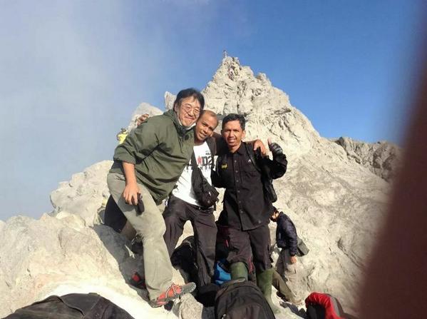 MujizatMerapi's tweet image. RT @MMCfm: Sugeng enjang  dulur2 @jalinmerapi @pasagmerapi lengkapi perbekalan untuk #MuncakMerapi2014 nanti malam ya