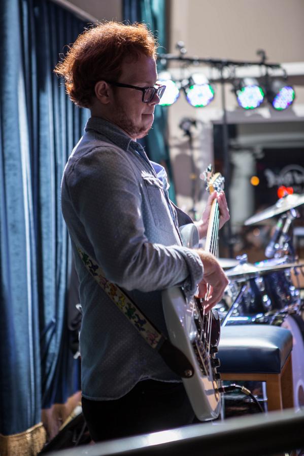 iHelpDaily's tweet image. Food. Music. Good times.