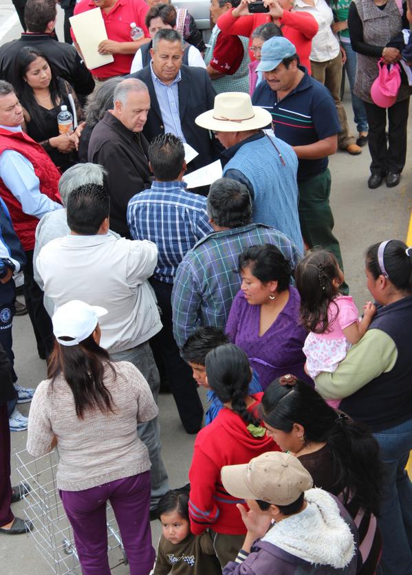 AlbertoCuri's tweet photo. Felicidades a los vecinos de la c. Héroes del 47 de S. Antonio Buenavista por las gestiones para pavimentar su calle http://t.co/9bPpuXoF4D