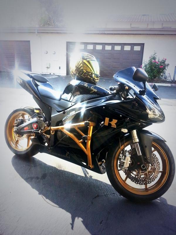 imyodilla's tweet photo. But baby looking fine #Hansumlife #Ninja636 #Kawasaki #zx6r #BikeLife #ThemGenerals http://t.co/6SGP5XlbAT