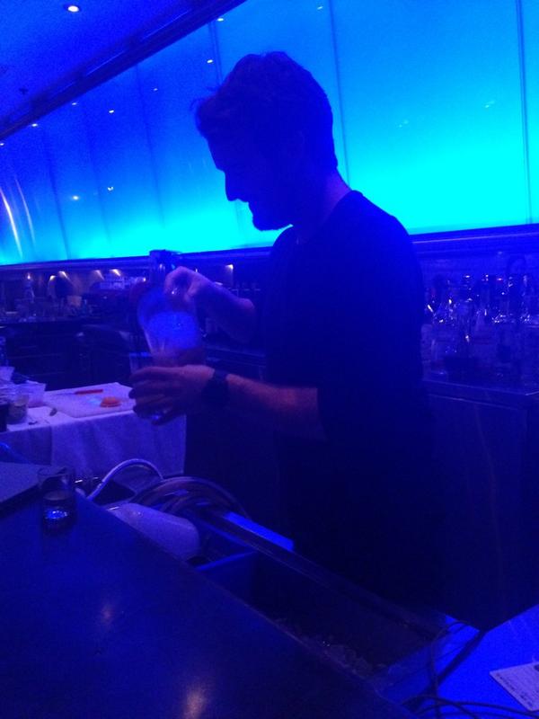 c_hols's tweet photo. Fattest bartender in town http://t.co/vboF5uXwjG