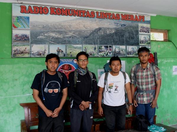 TotokHartanto's tweet image. #MuncakMerapi2014 @SukimanMerapi: Team Pendaki Yang Naik Pagi ini via Deles @BayuKFM @Sinam_MS  @kabarklaten