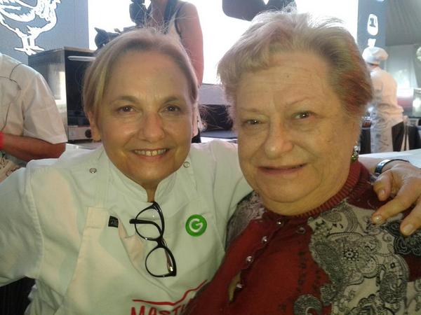 JenniKantor's tweet image. #SelfieMasticar mi bobe con choly!!! 
2 genias dentro y fuera de la cocina @FeriaMasticar