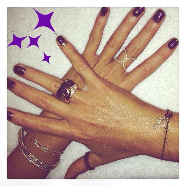 DeltaGoodrem's tweet photo. Love 💜 @CerroneJeweller magic ⭐️ and #nailart #goldmoons #goldstars ✨☀️... xo http://t.co/igggVWsuTA