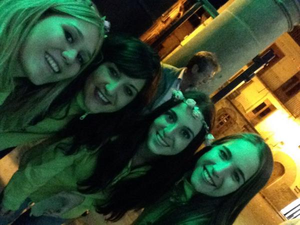 paulagrm's tweet photo. ❤️🎉Oleole las Clavarias!! http://t.co/p34fXkYBYo