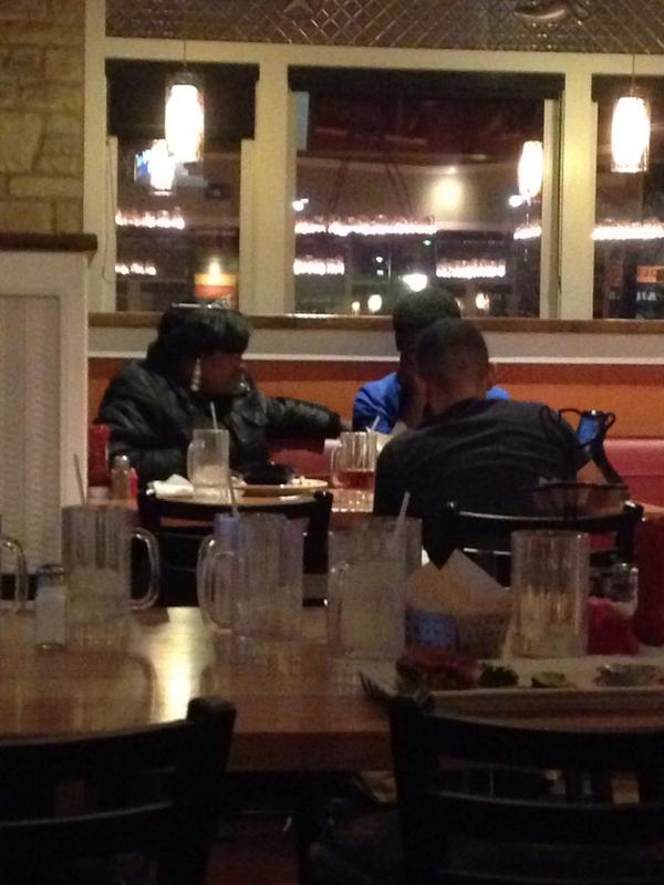 rachelpmts's tweet photo. Ut oh in chilis and I just spotted royalty!! I'm sitting across from a celebrity!! @Nae_so_dope #queennae http://t.co/ZlNaExInVM