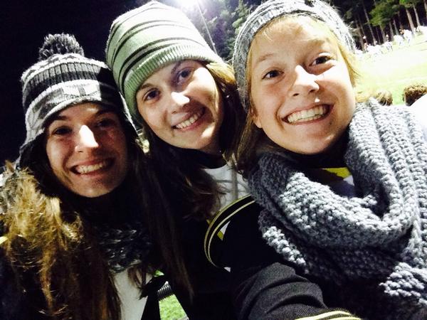 mikaylee47's tweet photo. Because I love Fridays and these girls ❤️ #thugmonkey #hebefallin http://t.co/KKTL2Bm0sM