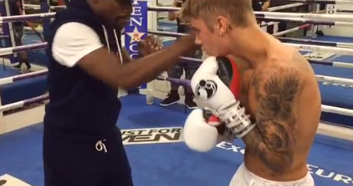 SportsCenter's tweet photo. Justin Bieber is learning how to box... from the champ, Floyd Mayweather. » http://t.co/wzGHDIV8xX http://t.co/s6U7ra3TRk