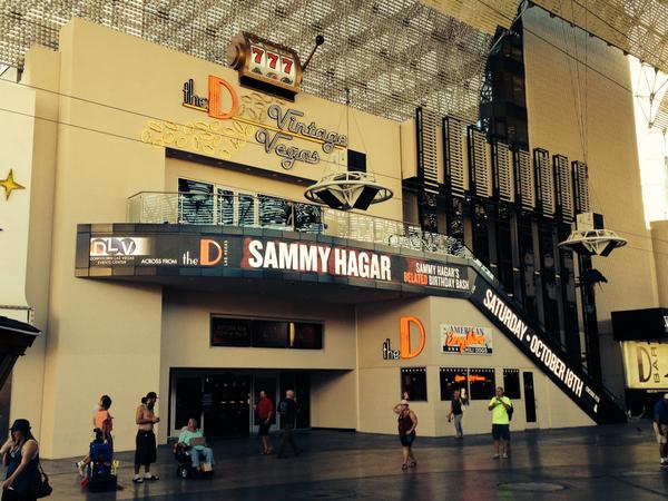 HarmonCorner's tweet photo. RT @sammyhagar: Vegas and @TheDLasVegas @DLVEC are getting ready for showtime! http://t.co/7qAbZ8EK9e