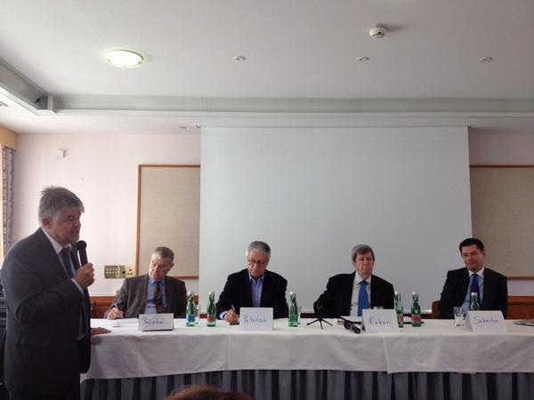 Isaia66's tweet photo. New challenges and priorities for the EU/ Do we need a new foreign&amp;security policy?#AEJCongress http://t.co/Mme4jWh6dl
