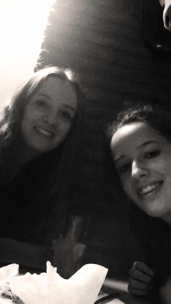 PaulaLopez1994's tweet photo. Siempre seremos las mismas!! Te quiero rubia!! @LauraRL94 http://t.co/3aVD1JWPMo