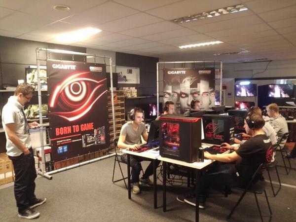 gdk_gdk's tweet image. Hier word serieus gegamed! @egcomputers #gigabyte gaming event te lemelerveld