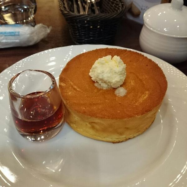 のんこ パンケーキが食べてみたくなって 名古屋駅の星乃珈琲店へ これが看板メニューのスフレパンケーキ ふわふわでおいしかった その後 栄のソニーストアへ行ったんだけど 腹ごなしに徒歩で 少しはカロリー消費の足しになったかな Http T