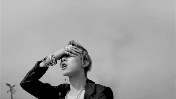 The_YUNiversity's tweet photo. It’s OK to start a sentence with “because”:

*Because* GD 🐲 hates that love song, we never play it when he’s nearby. http://t.co/iXUpVLU2TA