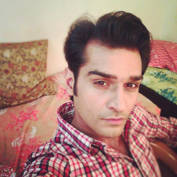sumit24verma's tweet photo. #selfie #selfienation #selfies #instaselfie #selfietime #crazzyselfie #onlyselfie #light #camera #action #shootmode.. http://t.co/sYuYLtdeZH