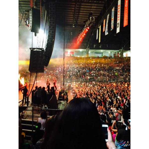 michlaureanog's tweet image. #coder #powercoder #ThePartyTour #cd9 👏👏👏❤️