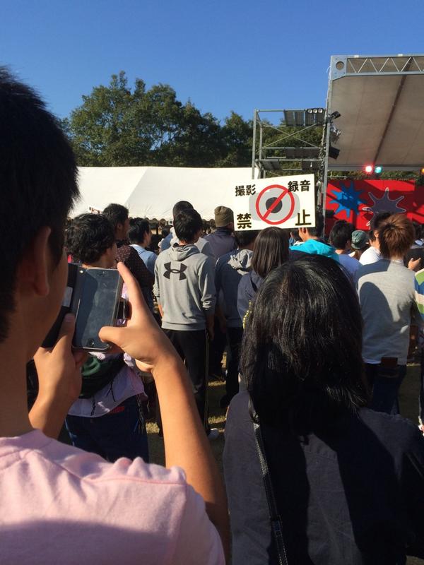 112ya_'s tweet photo. 撮影禁止の看板を撮影する後輩を撮影して撮影禁止ですって怒られた http://t.co/t8oHCkvfMk
