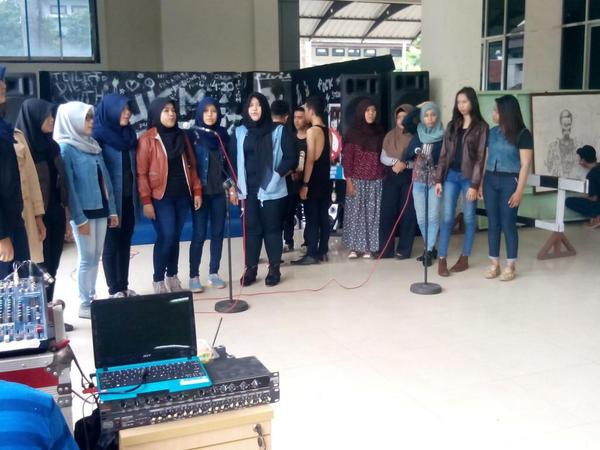 ukmsenipolnep's tweet photo. penampilan padus di pensi mini 2014✌ http://t.co/WoNLjH4Edy