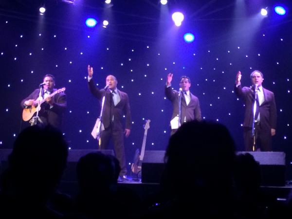 Watching the Modern Maori Quartet, #happyhour #HappyPeachMelody #superstars