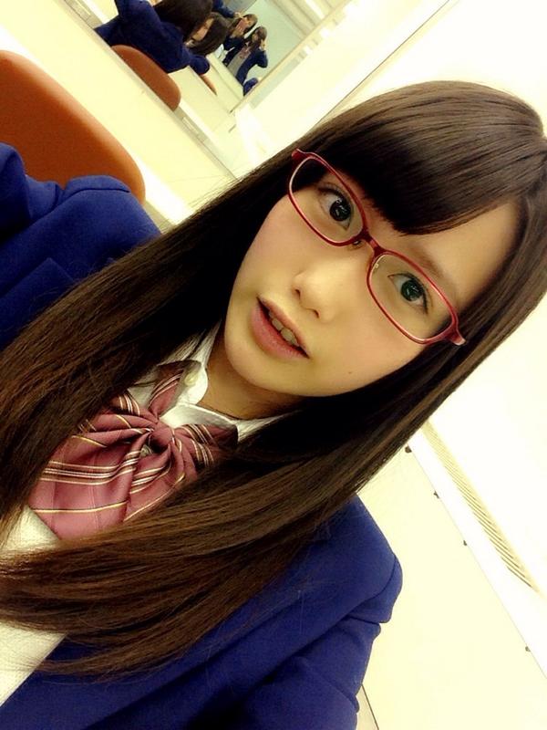 良く似合っている制服を着ている加藤里保菜の画像♪