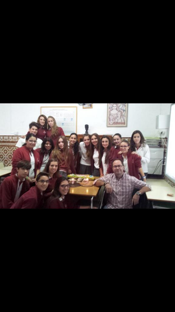 Inmaculadaa2013's tweet photo. y no solo como profesor sino  la gran persona que eres. 
Hace poquito que estábamos asi http://t.co/MGsR5ISiwR
