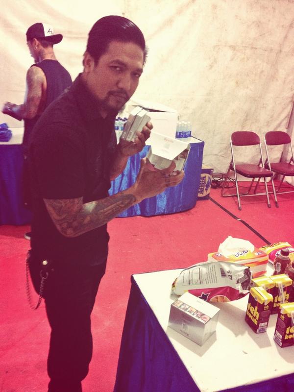8rianna_'s tweet photo. lol free for all cigaretts back stage... well thats the first 😂🙅 http://t.co/tAjzCtFygJ