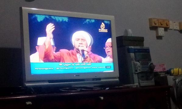 SyafiqCheMan's tweet photo. Tak dapat pi melaka, layan dkt rumah pun okay. Madad Ya Rasulullah! Sollu 'Alannabiy!! http://t.co/rZfc88ump5
