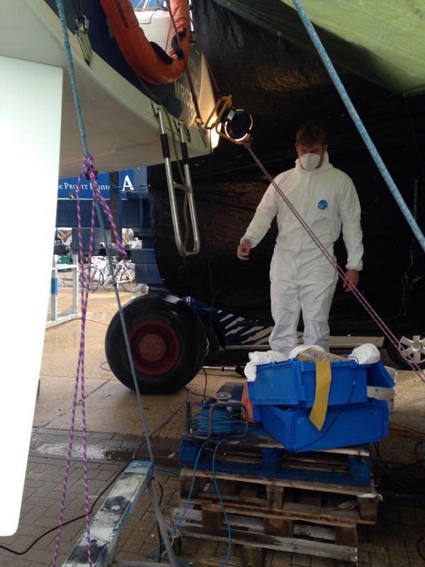 The rain can't stop the #aoasolo sailors from doing boat work <a href="/BunceRacing/">Rob Bunce</a> @relseyracing <a href="/SdJacklin/">Sam Jacklin</a> <a href="/ABSailing/">Andrew (Hammy) Baker</a>