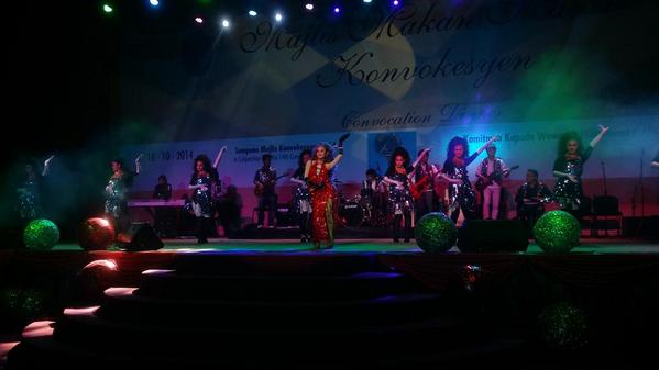 anandkl's tweet photo. Wow... performance by students of UTP In Conjunction with the Convocation Dinner... Hohoho #UTPCLASS2014 http://t.co/7Shvz9gEKV