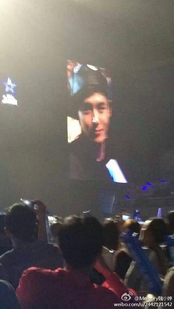 nikunhvj's tweet photo. “NichkhunID: nichkhunplanet: 141018 Nichkhun spotted attending Chinese singer 张杰's concert in China -- by Memory魏小婷 http://t.co/3Ma6IMJOKa”