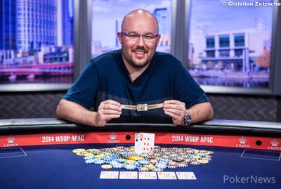 ChadAHolloway's tweet photo. Big congrats to @sdaviespoker on winning 2014 #WSOPAPAC Main Event for AU$850,136. Very nice guy who deserved it. http://t.co/gNfGBlStaM