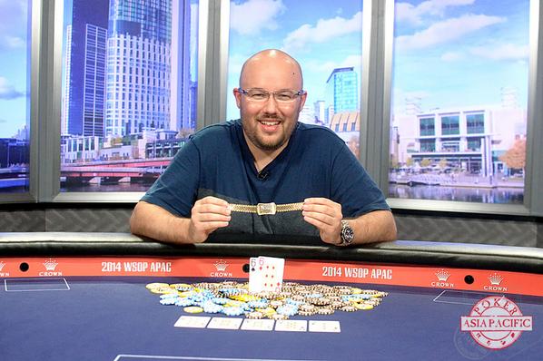 PokerAsiaPac's tweet photo. The #WSOPAPAC champion Scott Davies! @sdaviespoker #winning http://t.co/zeq3uOY4Bc