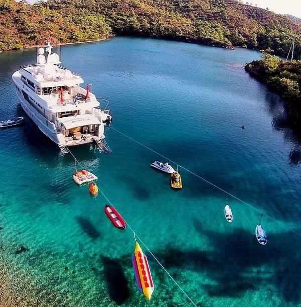 VripackDesign's tweet photo. Hmmm why is storage important again...#toys for #fun on board #alumercia http://t.co/rn8He2hGnn