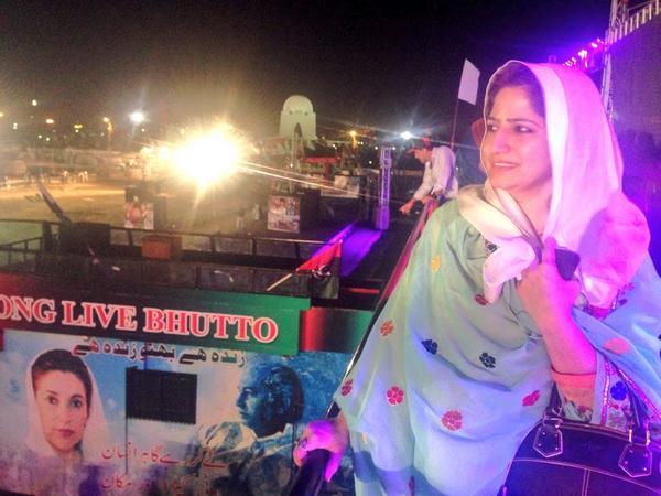 rubinaqa's tweet photo. With party khawateen Bilawal Bhutto Tairy Jan Nisar Be shumar @BBhuttoZardari @AAliZardari http://t.co/Cijy558Suf