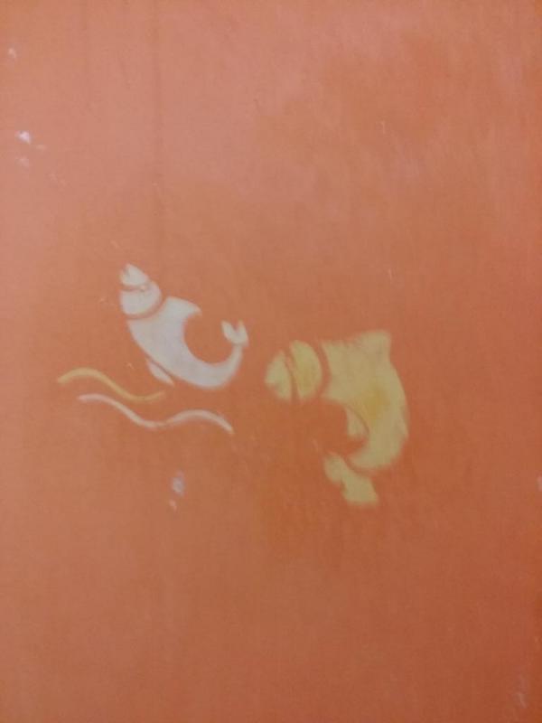 DotDesignMedia's tweet image. Who paints walls this colour? Lovely details though :) #DIYHELL #wallpaper #scrapping