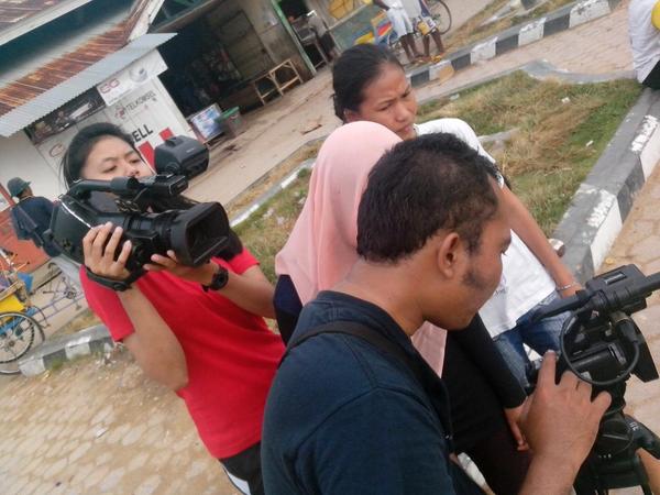 JastisArimba's tweet photo. Day 2, syuting @eaglejuniordoc finalis asal sorong, awalnya berjudul "kami butuh anda",kini mnjadi"DOOM YG TERSISA" http://t.co/0EEg9mXP6x