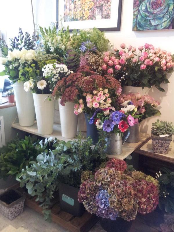 Hummingbirdflo's tweet photo. Got a beautiful selection of flowers today #@Hummingbirdflo #@VintageAngelDes moss lane #Altrincham #Florist http://t.co/b4dyMdCPem