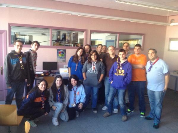 Aquí estamos contactando con Argelia con dos estaciones de radio gracias a la <a href="/ure_es/">Unión de Radioaficionados Españoles</a> #jotajotiworld2014