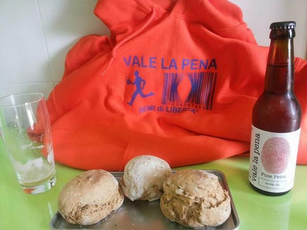 SemiDiLiberta's tweet photo. Sprigioniamo Arte: #pane fatto dai ragazzi con il lievito della #birra in fermentazione ed il #malto avanzato http://t.co/o8StahFh03