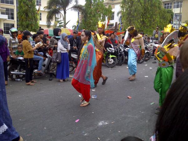 p_hamied's tweet photo. Untunglah bukan boyband korea lang hhaha "@GilangKristian: MAHABHARATA nya PRABUMULIH... Wkakakakak kamfreeet... http://t.co/68ISFsVkEV"