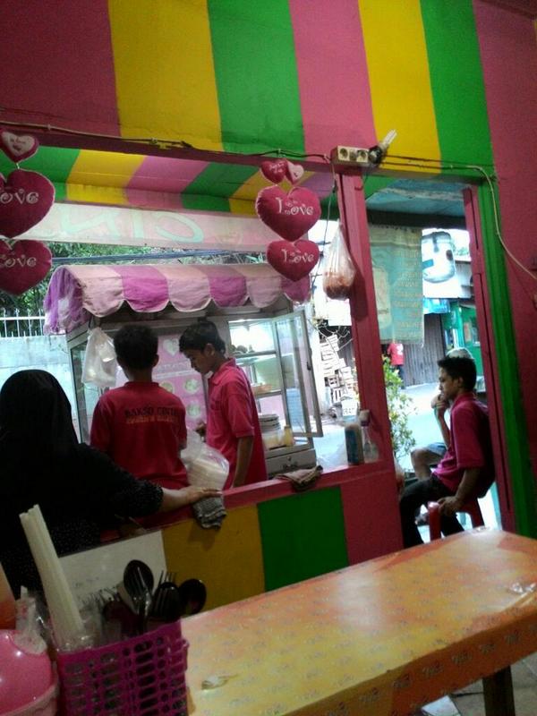 AkhirulA's tweet photo. Kirain cuma ada di film aja, trnyata aslinya ada.. #baksocinta..
Hahah http://t.co/TR2sAp7pO7