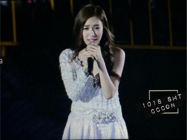 [PIC][17-10-2014]SNSD khởi hành đi Thượng Hải – Trung Quốc để tham dự "SMTOWN LIVE WORLD TOUR IV IN SHANGHAI" vào tối nay B0OSZXYCEAMEAmQ