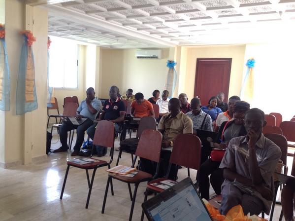 africablogs's tweet photo. RT @yoroba: Lancement projet #CitizenCafe (@ cocody danga w/ @kanjulien) https://t.co/6zWUmrsw9U http://t.co/j2WLcLIfjF